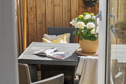 Φωτογραφία από το άλμπουμ του Spacious Nordic Cph Apt Garden I 5 Min to Metro στην Κοπεγχάγη