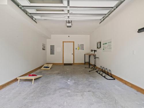 an empty room with a white wall and a door at Dirt Merchant Chalet Trail Access Hot Tub on Back 40 Trail in Bella Vista