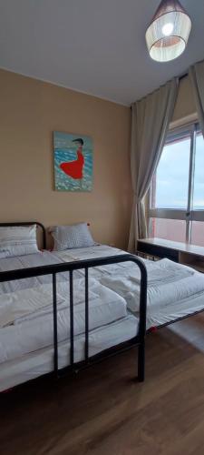 Ένα ή περισσότερα κρεβάτια σε δωμάτιο στο Sunrise Beach Apartment