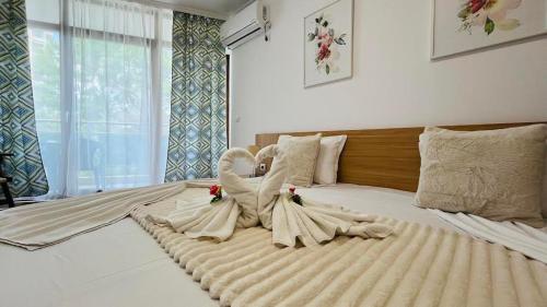 Postel nebo postele na pokoji v ubytování KAYA Atelie 1 Sunny Beach