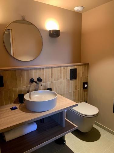 Bilik mandi di Hôtel L'Adresse - Entièrement rénové