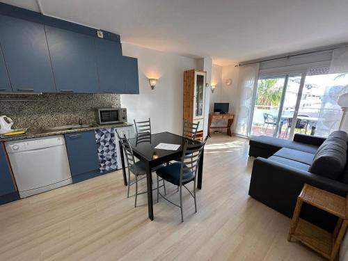 Bonito piso en Roses con piscina y parking AV-66