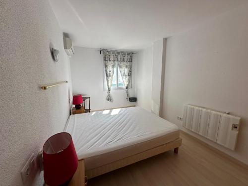 Bonito piso en Roses con piscina y parking AV-66