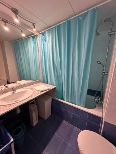 Bonito piso en Roses con piscina y parking AV-66