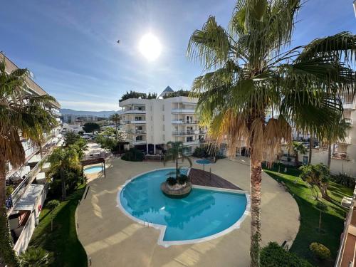 Bonito piso en Roses con piscina y parking AV-66