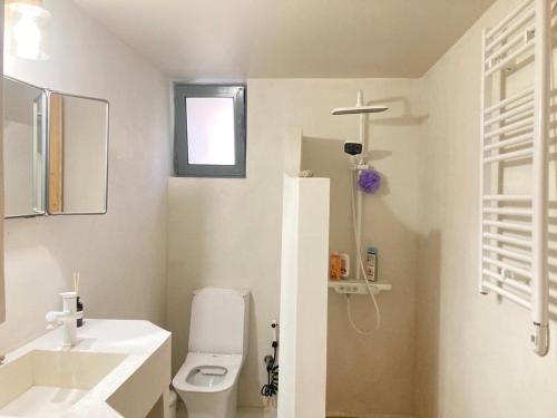 Ένα μπάνιο στο Koilada Holiday Home