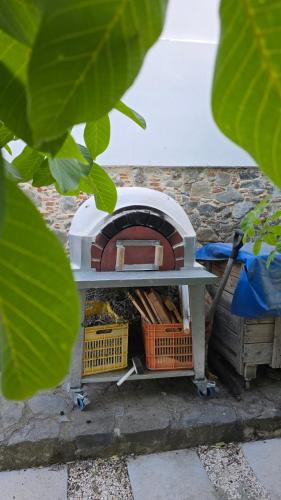 a table with a pizza oven on the ground at GPPh in Pelendri