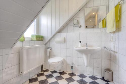 a bathroom with a toilet and a sink at Göckes Haus Und Garten Wiesenblick in Wettringen