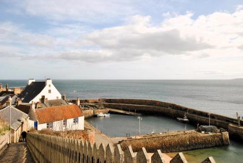 Gallery image of Harbour Sunrise- stunning coastal apartment in Crail