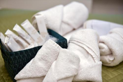 a basket of towels and toilet paper on a table at Affittacamere I Tesori di Modena - Malmusi in Modena