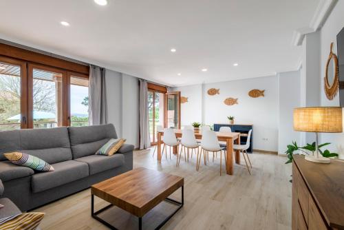 Ruang duduk di Villa Noalla