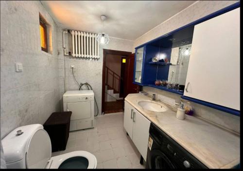 Ένα μπάνιο στο villa magnolia