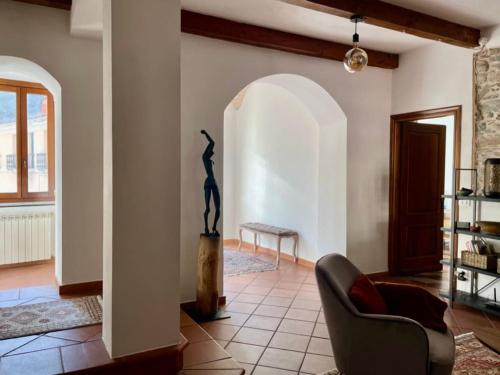 a living room with a couch and a chair at Casa Bel Tempo in Pieve di Teco
