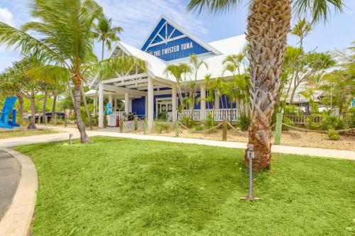 Taman di luar 2 Mi to Jupiter Beach Condo with Lake Views