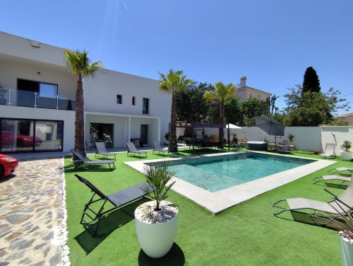 Mediterranean Moon House