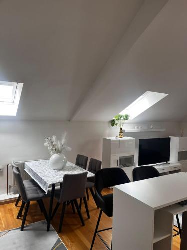 Luxury apartment Kvaternik Square