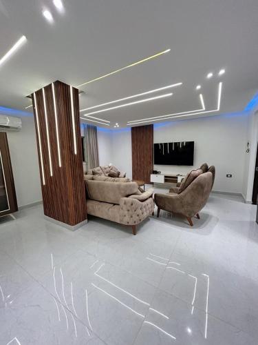 Comfy 2 bedrooms apartment in Cairo Sheraton, Airport