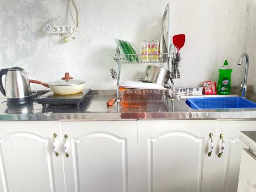 Dapur atau dapur kecil di Costa Homestay