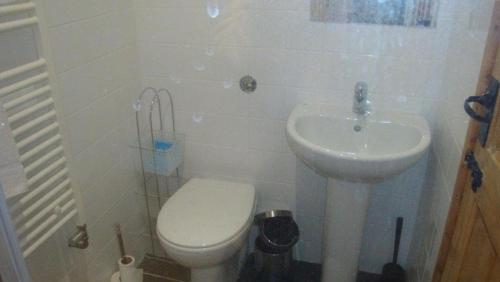 Vannituba majutusasutuses Beech cottage is a beautiful 1 bed cottage