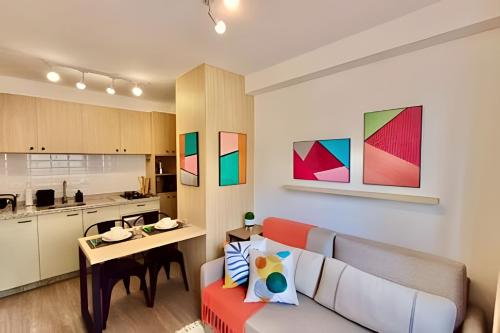 Kuchyň nebo kuchyňský kout v ubytování NOViDADE, Apto Moderno e Aconchegante