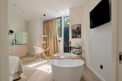 Romantic Apartment N2 Oceanografico Virkin Suites