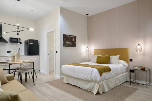 Postel nebo postele na pokoji v ubytování Romantic Apartment N5 Oceanografico Virkin Suites