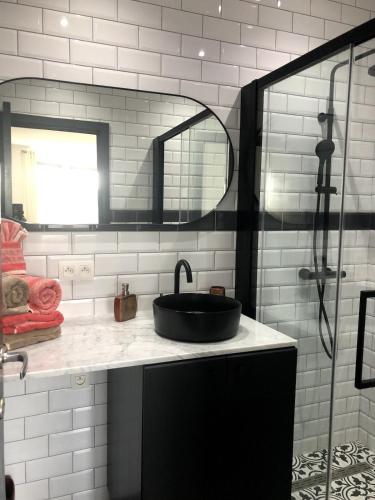 a bathroom with a black sink and a mirror at Studio 30 Pied a terre in Brussels