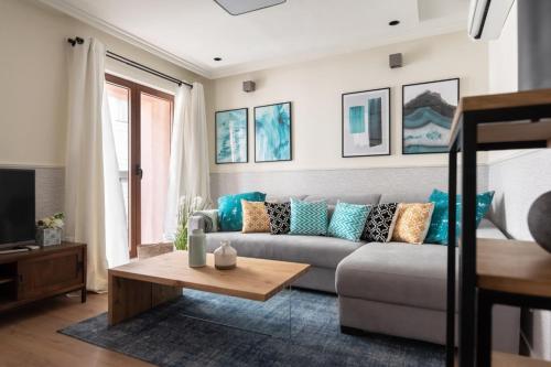 Sophisticated Refurbished - 2BD 2BTH-Malasaña