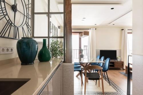 Sophisticated Refurbished - 2BD 2BTH-Malasaña
