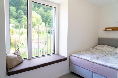 Postel nebo postele na pokoji v ubytování Forest Sky Suite - Graz