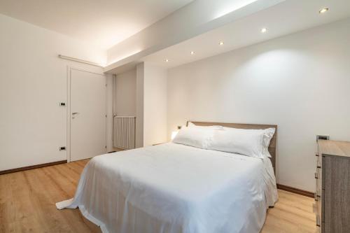 a white bedroom with a large white bed in it at Appartamento luminoso in Mestre by Bricola Apartments in Venice