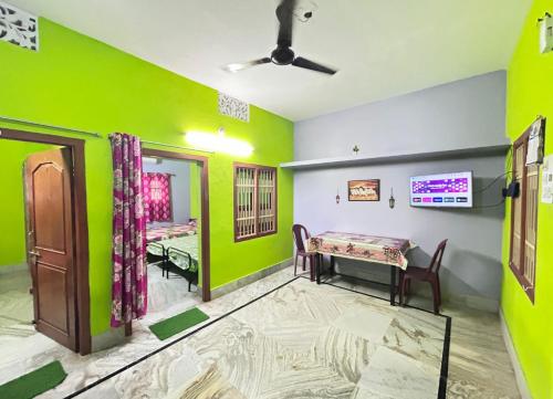 Postel nebo postele na pokoji v ubytování Shree Nivas Homestay