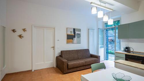 EasyTopStay - San Pietro Apartment with Courtyard