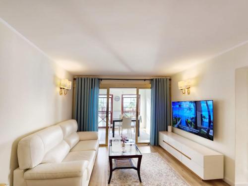 Luxury unique central flat with 2 swimming pools