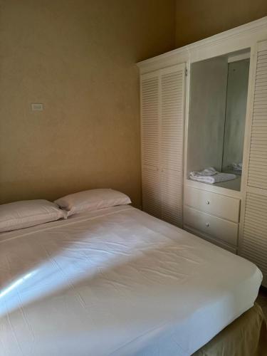 Ένα ή περισσότερα κρεβάτια σε δωμάτιο στο Sakari Ventures Apartments