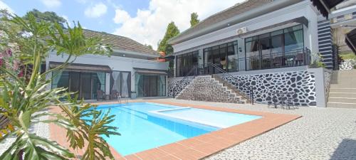 Bazén v ubytování Villa Arti Dadi nebo v jeho okolí