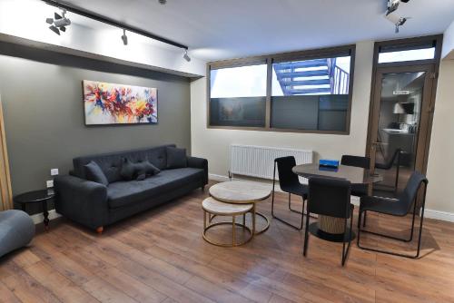 a living room with a couch and a table at Goodwin St in London