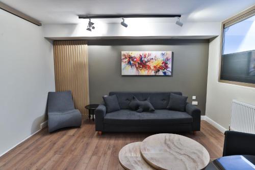 a living room with a couch and a table at Goodwin St in London