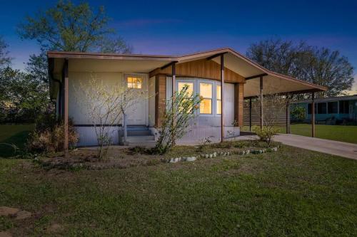a small house with a garage in a yard at 3 Bedroom, Comfy Home Dade City, Gated Community in Dade City