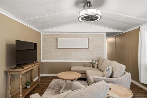 a living room with a couch and a tv at 3 Bedroom, Comfy Home Dade City, Gated Community in Dade City