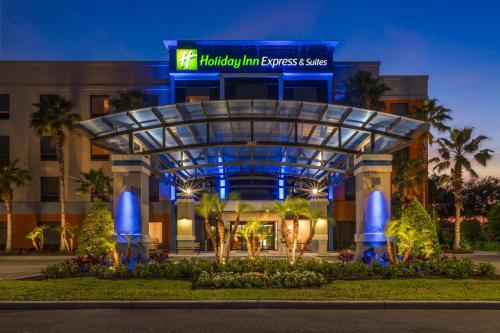 a view of the hilton hawaiian express hotel at Holiday Inn Express & Suites Lakeland South by IHG in Lakeland