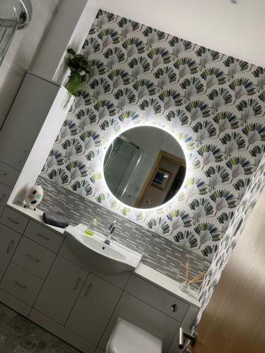 Bilik mandi di Pennisula apartment