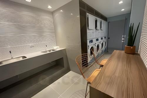 a bathroom with a sink and a tub and a counter at Vivendo o Melhor de Curitiba in Curitiba
