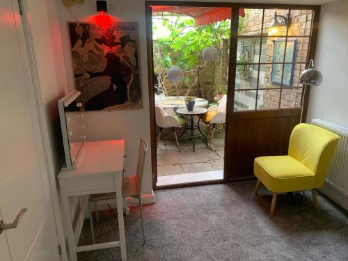 HelloYorkCentre - 1 FREE ON SITE PARKING SPACE - 60 SECOND WALK 2 MINSTER! photo 5
