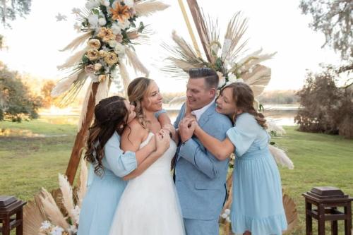 Επισκέπτες που μένουν στο Events & Weddings Welcome! Lake View Pool Home
