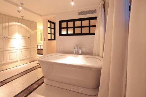 A bathroom at Hotel Cort