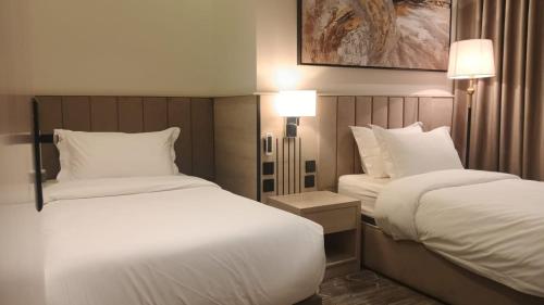 Postel nebo postele na pokoji v ubytování الإقامة الذهبية للشقق المخدومة Golden Residence Hotel