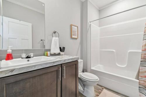 a bathroom with a sink and a toilet and a shower at 2 Bed Cozy Home, Dade City, Pickle Ball and Pool in Dade City