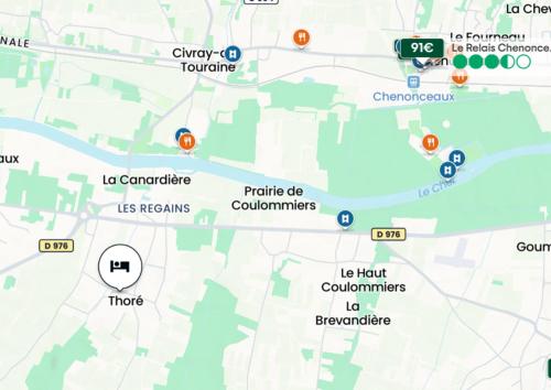une carte de la ville de Colchester et de ses monuments dans l'établissement La tonnelle de Thoré, à Civray-de-Touraine
