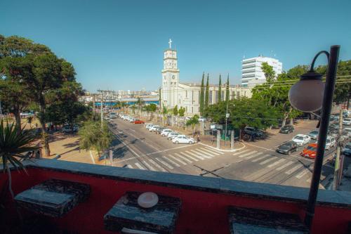 a view of a city street with a clock tower at Hotel Pousada Zacarias in Anápolis